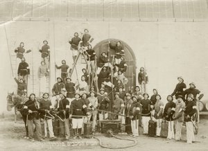 Skupinový snímek hasičů v Zichron Jaakov, asi 1898-1900 od Bernard Edelstein