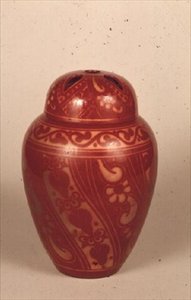Nálev na hrnec a poklička v měděném lesku, cca 1905-15 (keramika) od Bernard Moore