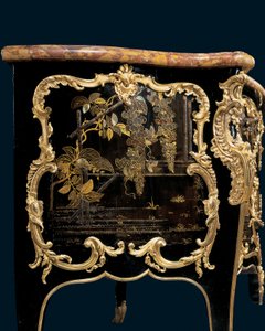 Commode, cca 1745 (japonský lak namontovaný na ormolu a ebonizované dřevo)