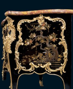 Commode, cca 1745 (japonský lak namontovaný na ormolu a ebonizované dřevo)