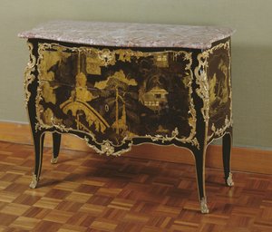 Louis XV Commode (pozlacené dřevo, bronz a mramor)