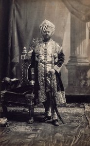 Mahárádža Džagatdžit Singh z Kapurthaly, asi 1903 (albumenový tisk) od Bourne & Shepherd