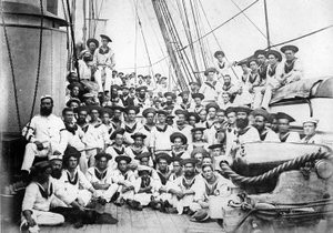 Společnost na palubě HMS Eclipse, kolem roku 1888