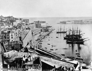 Vjezd do Velkého přístavu, Malta, kolem roku 1880 od British Photographer