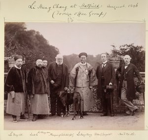 Li Hung Chang v Hatfieldu (Foreign Office Group), srpen 1896 (černobílá fotografie) od British Photographer