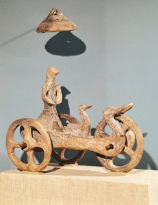 Votivní vůz s antropomorfním božstvem, z Dupljaji (hlína)