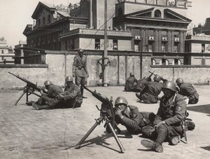 Monévry protivzdušné obrany v Římě během druhé světové války. (černobílá fotografie) od Bruni Bruni
