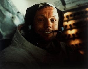Velitel Neil Armstrong v lunárním modulu na Měsíci, mise Apollo 11, červenec 1969. od Buzz Aldrin