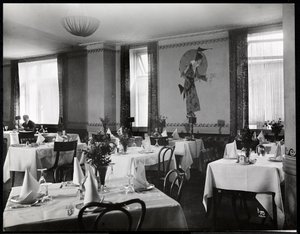 Jídelna v hotelu Majestic, 1916 nebo 1917 (stříbrný želatinový tisk) od Byron Company