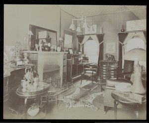 Obývací pokoj v domě dramatika Henryho Martyna Blossoma, na 23 East 30th Street, New York, 1908 (stříbrný želatinový tisk) od Byron Company
