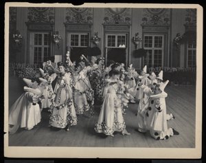 Tanec na plese Jamese Hazena Hydea, New York, 31. ledna 1905 (stříbrný želatinový tisk)