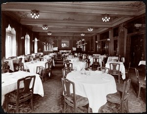 Jídelna v hotelu Delmonico, 1902 (stříbrný želatinový tisk) od Byron Company