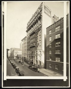 Hotel Harding na 55. ulici a Broadway, New York, 1921 (stříbrný želatinový tisk) od Byron Company
