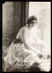 Portrét Hazel Dawn. c.1915 (stříbrný želatinový tisk)
