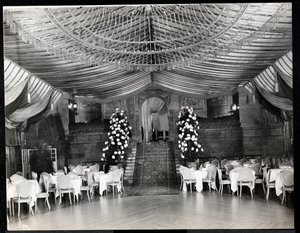 Přijímací místnost v hotelu Ritz-Carlton, 1915 nebo 1916 (stříbrný želatinový tisk)