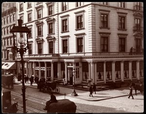 Hotel St. James, severovýchodní roh Broadwaye a 26. nebo 27. ulice, New York, 1896 (stříbrný želatinový tisk) od Byron Company