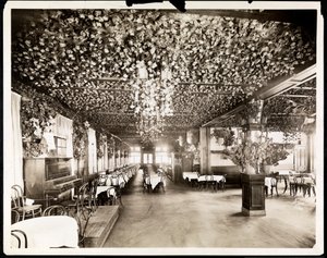 Jídelna v hotelu Dolphin, New York, 1915 (stříbrný želatinový tisk) od Byron Company