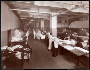 Prádelna v hotelu McAlpin, 1913 (stříbrný želatinový tisk)