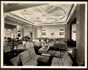 Salonek, při pohledu na východ na Hotel White, 37th Street a Lexington, New York, 8. března 1937 (stříbrný želatinový potisk) od Byron Company
