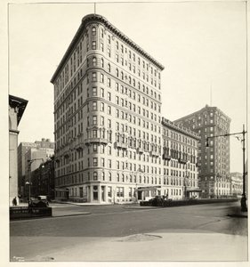 Pohled na Hotel Embassy na Broadway a 70th Street, New York, 1921 (stříbrný želatinový tisk) od Byron Company