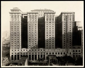 Pohled na jižní stranu hotelu Pennsylvania, 7th Avenue a 32nd Street, New York, 1919 (stříbrný želatinový tisk) od Byron Company