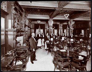 Číšníci v kavárně v hotelu Delmonico, 1902 (stříbrný želatinový potisk) od Byron Company
