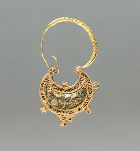 Náušnice ve tvaru půlměsíce od Byzantine