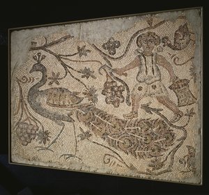Podlahový mozaikový panel: Sklízeč hroznů s pávem, 400. léta od Byzantine