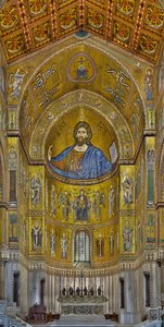 Pohled na apsidu s byzantskými mozaikami zhotovenými mezi 12. a polovinou 13. století částečně místními a částečně benátskými dělníky, včetně slavného Christ Pantocrator (mozaika) od Byzantine