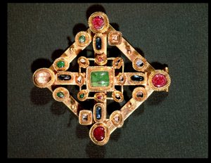 Brož v podobě řeckého kříže (zlato a drahé kameny) od Byzantine School