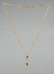 Řetízek s přívěskem Cross, 500s (zlato, safír a sklo) od Byzantine School