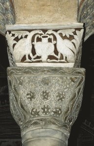 Zdobený kapitál z interiéru od Byzantine School