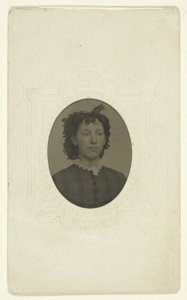 Portrét Violy Meadové od C. W. Mitchell