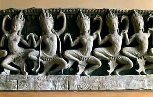 Apsary, velmi mladé a krásné bytosti, které tančily na nádvoří Indry. Hinduistická mytologie. Art Khmer, chrám Bayon