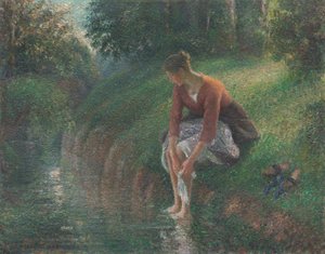 Žena si koupe nohy v potoce od Camille Pissarro