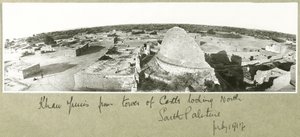 Khan Yunis z hradní věže, Jižní Palestina, červenec 1917 od Capt. Arthur Rhodes