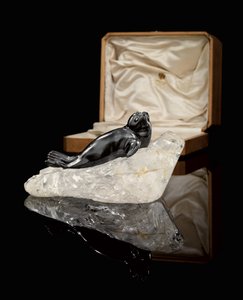 Obsidiánový model pečeti, c. 1900 (dřevěné pouzdro obsidián, hedvábí a samet)