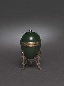 Jade Egg se stojanem, po roce 1900