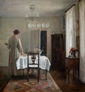 Umělcova žena prostírá stůl