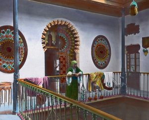 Severní Maroko, Maročanka na galerii, datum snímku: kolem roku 1910, Carl Simon Archive od Carl Simon