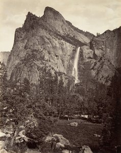 Svatební závoj Fall, 940 stop, Yosemite, ca. 1872, vytištěno ca. 1876. od Carleton E. Watkins.