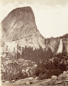 Cap of Liberty a Nevada Fall, Yosemite, ca. 1872, vytištěno ca. 1876. od Carleton E. Watkins.