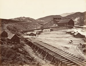 Eureka Quartz Mill and Flume, Nevada, 1875, vytištěno ca. 1876. od Carleton Emmons Watkins