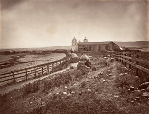 Kostel Santa Barbara a misie, 1876, vytištěno ca. 1876. od Carleton Emmons Watkins