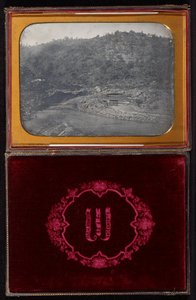 Untitled (scéna těžby řeky) od Carleton Watkins