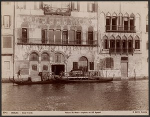 Palác Da Mosto a trajekt SS Apostoli od Carlo Naya