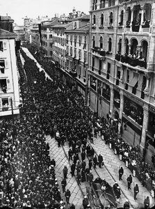 Pohřeb rakouského arcivévody Františka Ferdinanda dne 2. července 1914 (černobílé foto)
