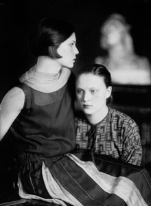 Portrét Wandy a Marion Wulzových, Terst, kolem roku 1920 (skleněná deska)