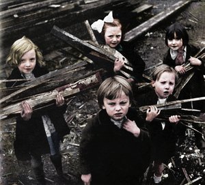 Palivové dřevo, 1941 od Cecil Beaton