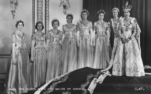 HM královna Alžběta II. se svými čestnými služkami, The Coronation, 2. června 1953